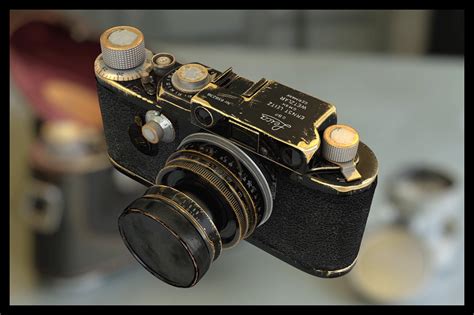 identifying old leica cameras.